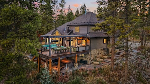 NEW Timber's Edge Estate: Modern Luxury, Hot Tub