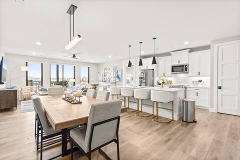 NEW Condos! 6 Bed/6 Bath! Pool, Hottub, & Gym! 2EF