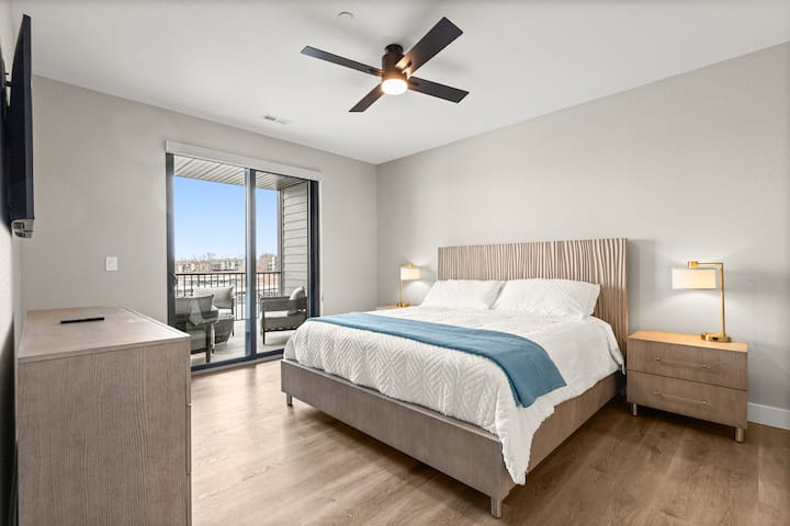 غرفة النوم الرئيسية في الشقة 2