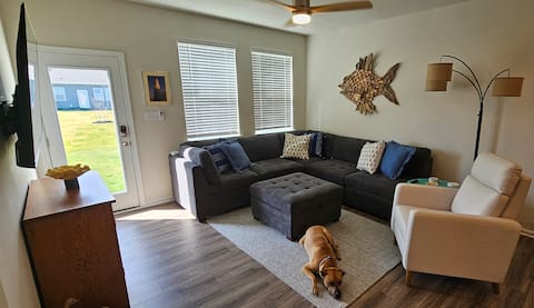 Bethany resort-like w/pools, dog friendly!