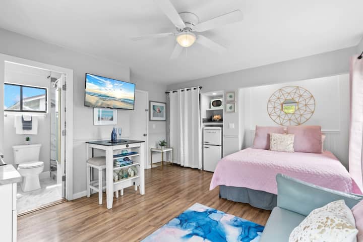 Beach Rd, 300ft To Beach Access & 500ft To Village - Siesta Key, FL