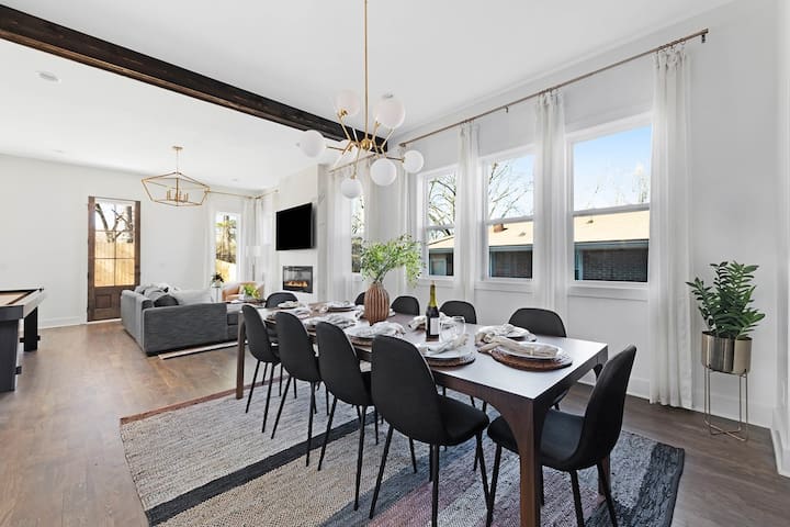 New Nash home: Games, Glam room, Private yard, BBQ