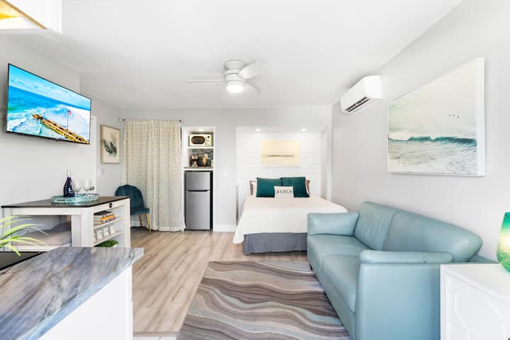 Beach Rd, 300ft To Beach Access & 500ft To Village - Siesta Key, FL