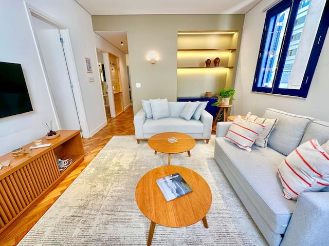 Hidden Silent Treasure 1 Block from the beach