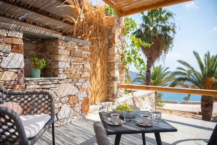 White and black Suites Junior