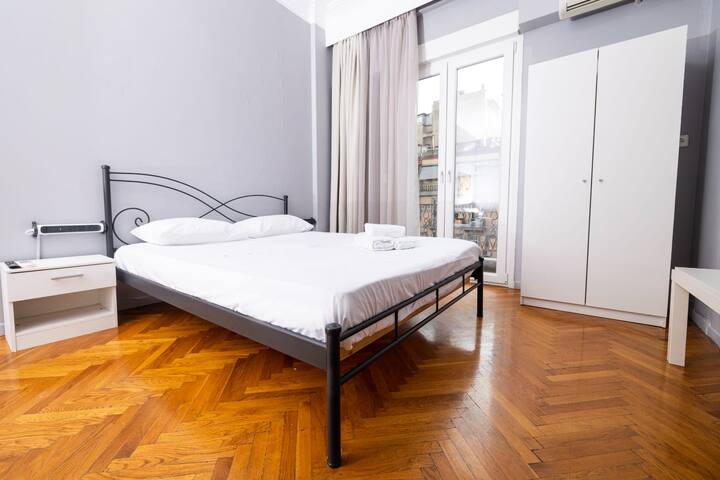 Egnatia Central Spacious 3 Bd Apt in Thessaloniki gallery image 4