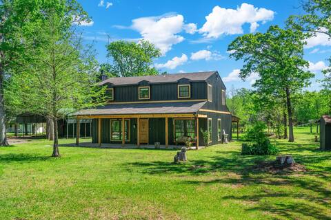 Tranquil Country Escape, 4 Bedrooms, Pond, Firepit