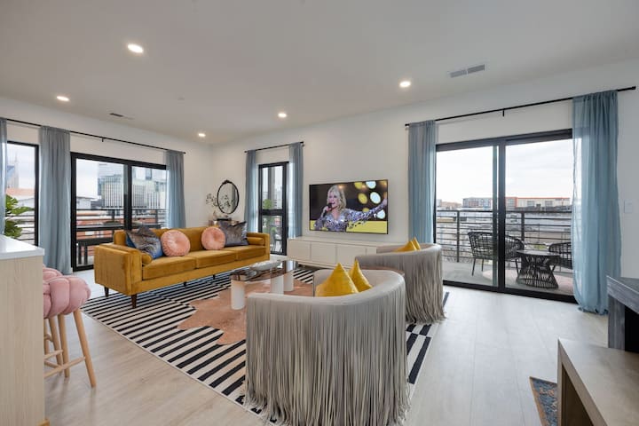 Hyve-The Dolly Parton Experience-Private Balcony