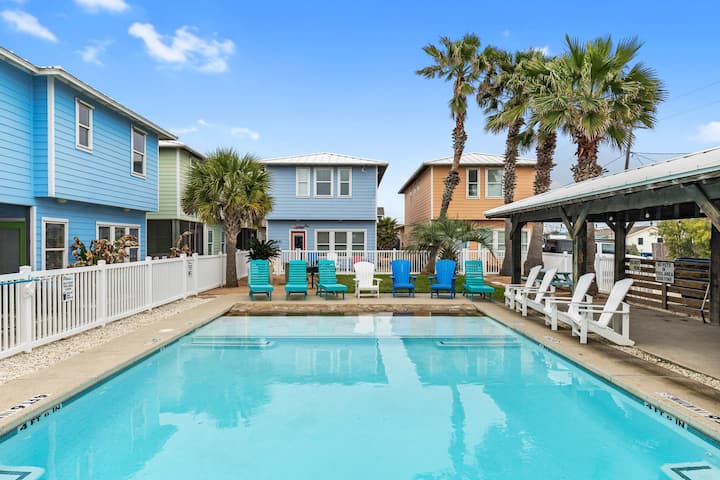 Prime Location 5 Bedrooms | Pool | Sleeps 12 - Port Aransas, TX