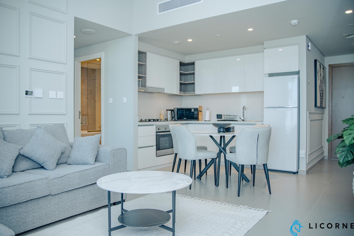 1 Bedroom Furnished Apartment with Skyline View | Downtown Views II 4