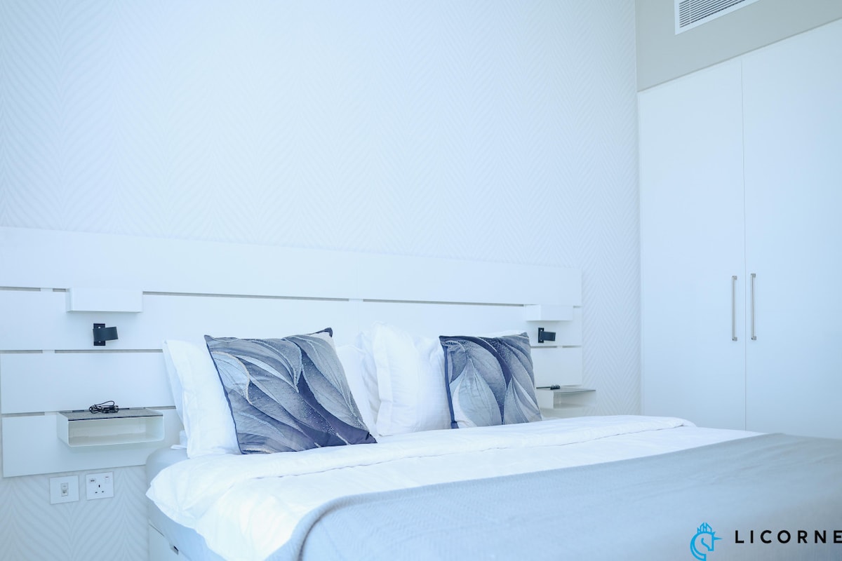 1 Bedroom Furnished Apartment with Skyline View | Downtown Views II 5