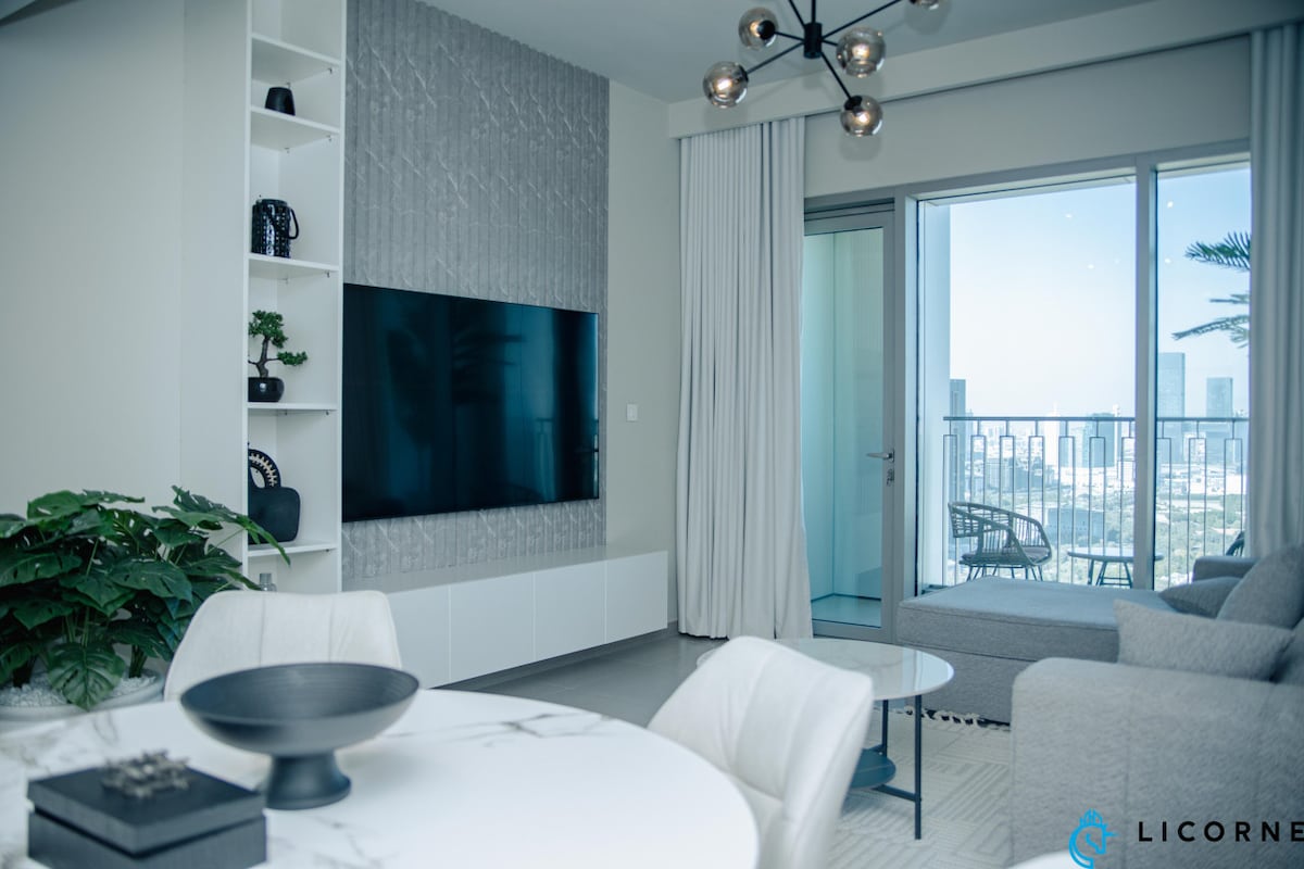 1 Bedroom Furnished Apartment with Skyline View | Downtown Views II 3