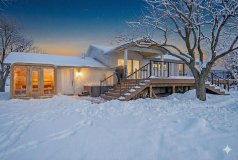 Vineyard Sunset House | Views | Hot Tub | Sauna