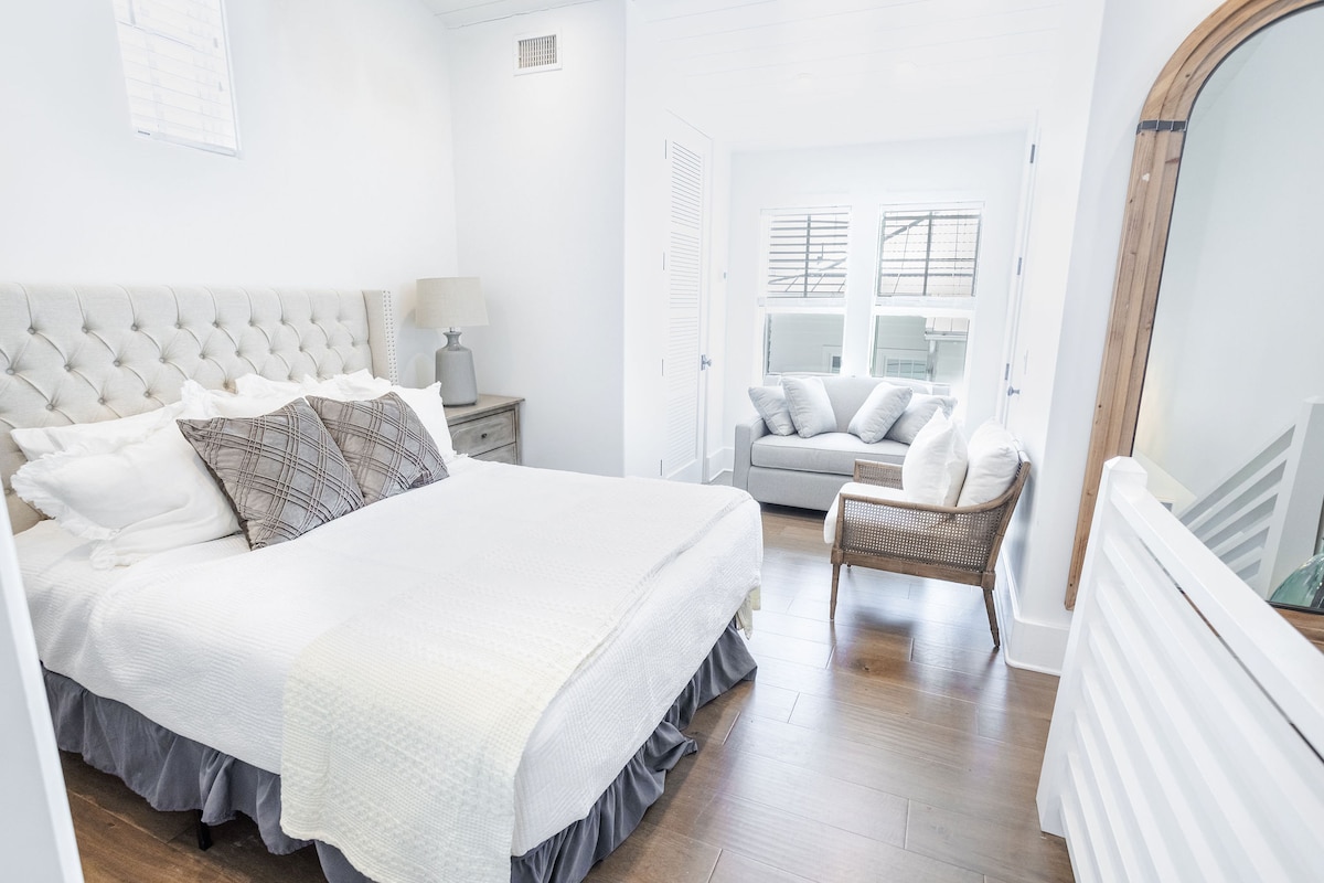 Loft of carriage house has a Queen bed and Twin sleeper sofa.