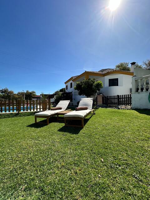 private pool 3 houses, 7 bedrooms, 4 bathrooms