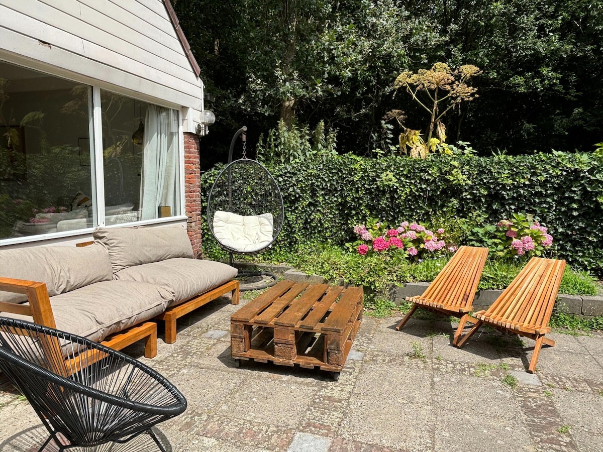Popular Airbnb listing: Holiday Home near Noordwijk Beach in Noordwijkerhout Buitengebied