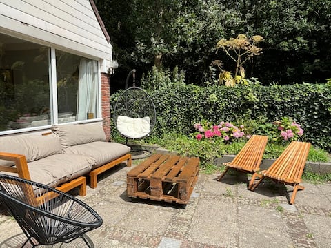Popular Airbnb listing: Holiday Home near Noordwijk Beach in Buitengebied Noordwijkerhout