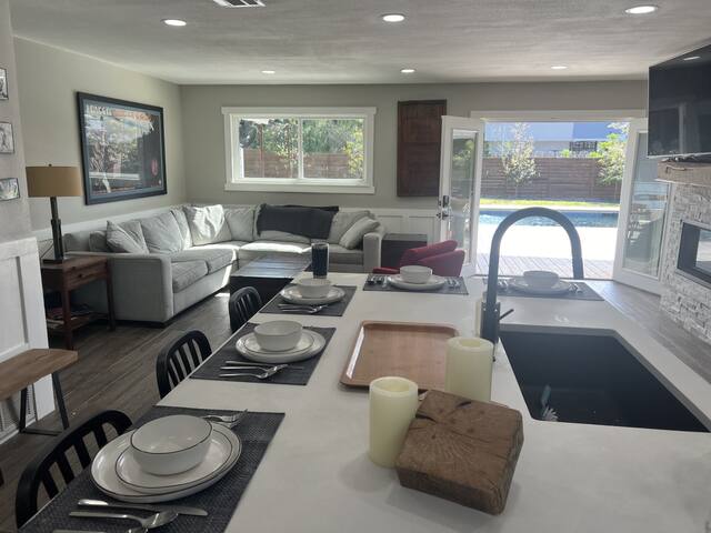 Urban Oasis – Pool Walk to Restaurants, Downtown gallery image 3