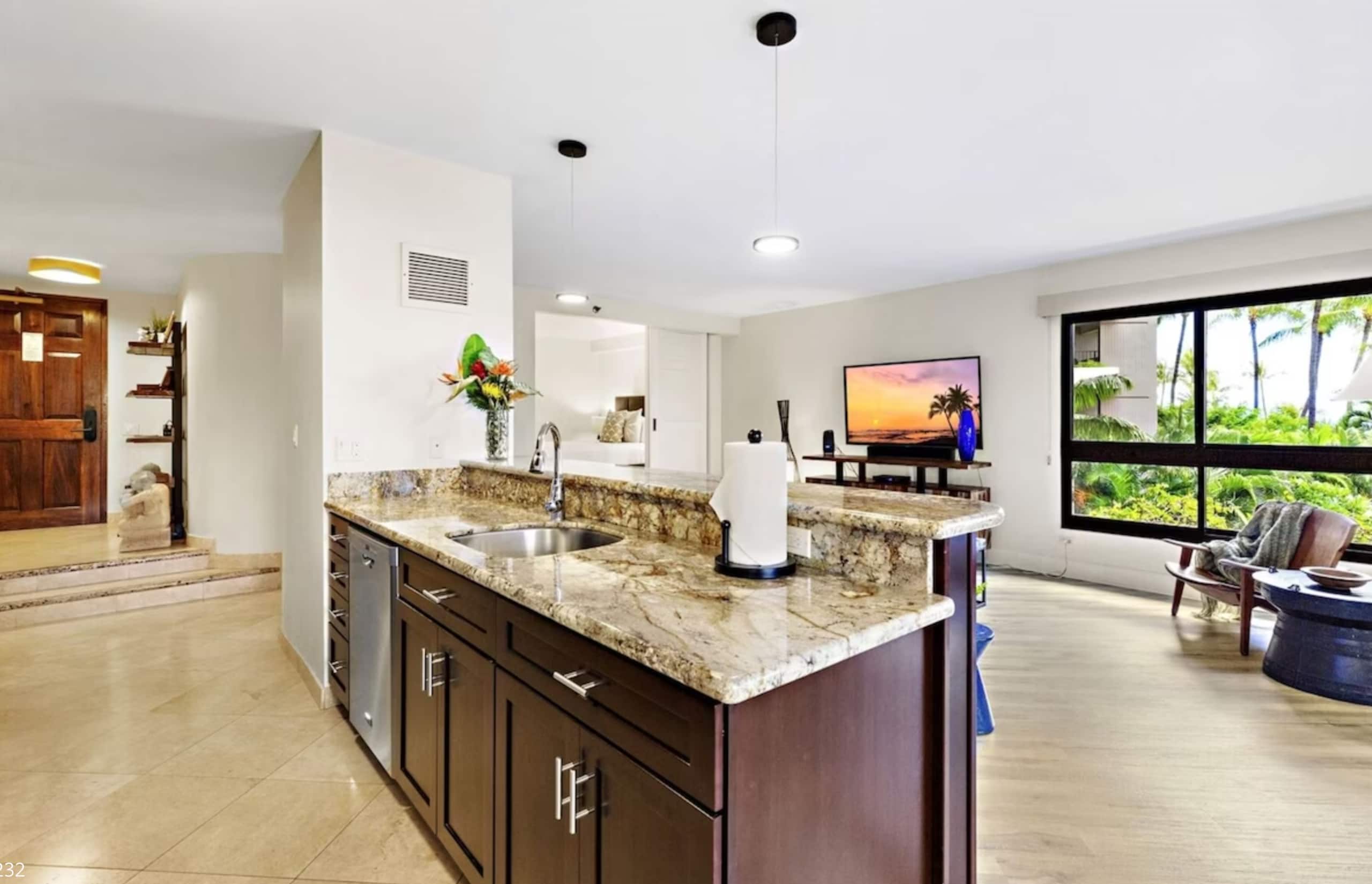 Condo in Lahaina · ★4.92 · 2 bedrooms · 3 beds · 2 baths - Image 8
