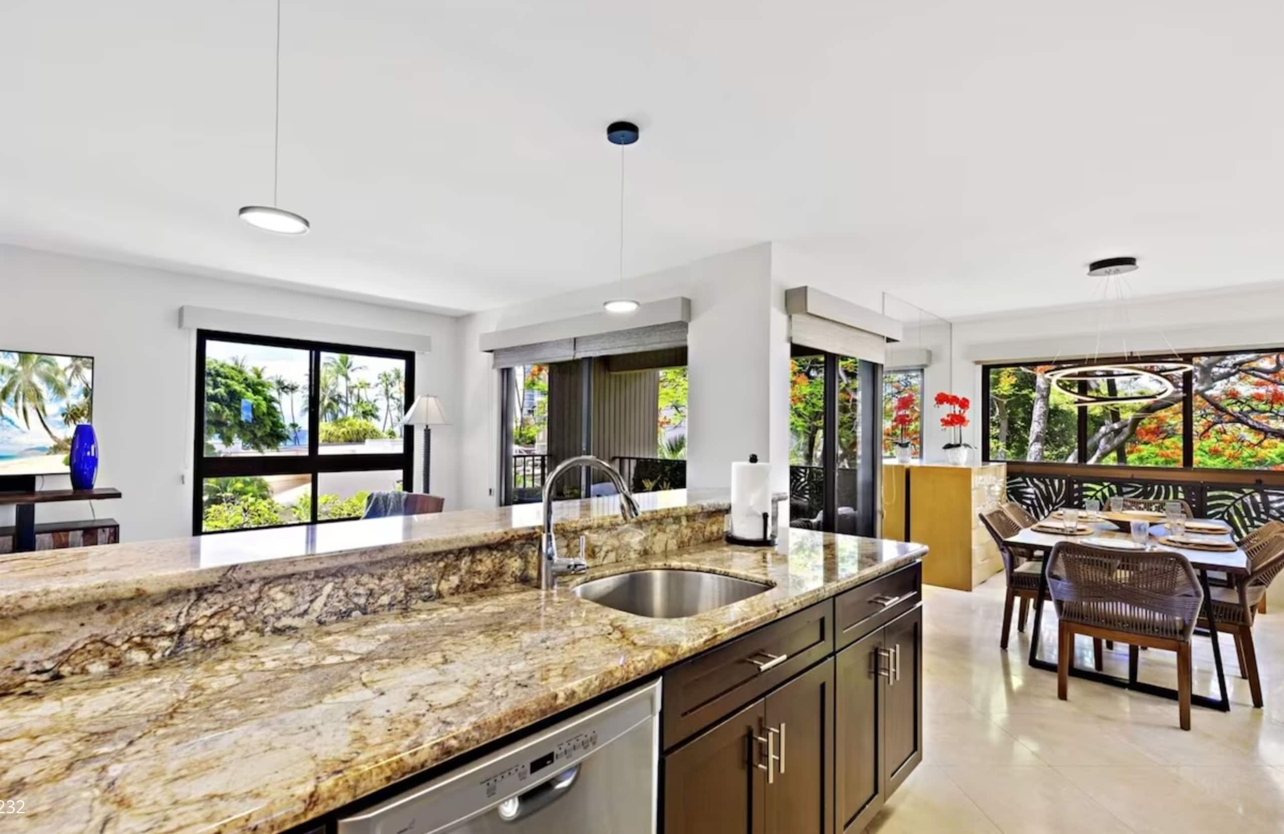 Condo in Lahaina · ★4.92 · 2 bedrooms · 3 beds · 2 baths - Image 7