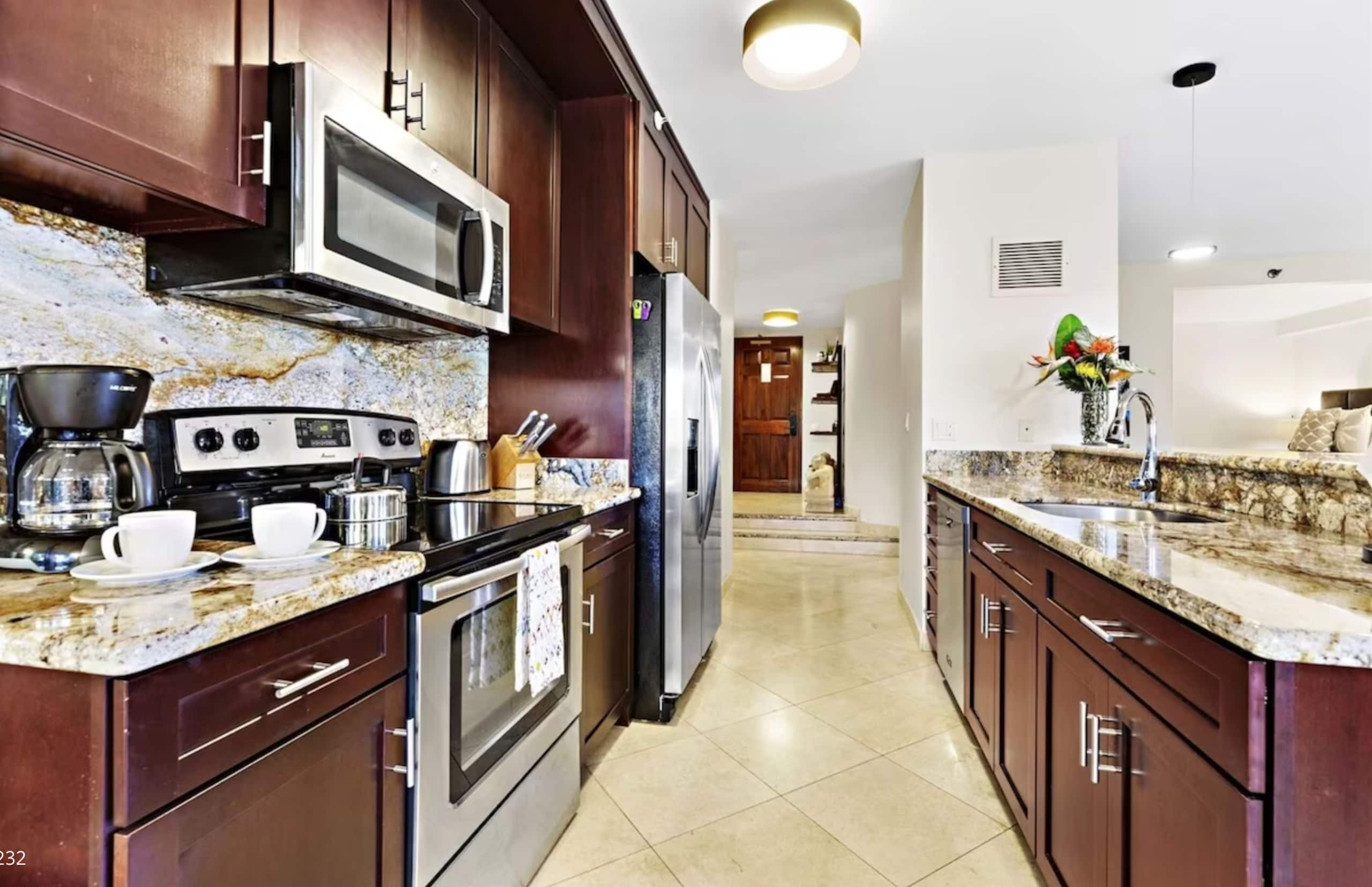 Condo in Lahaina · ★4.92 · 2 bedrooms · 3 beds · 2 baths - Image 9