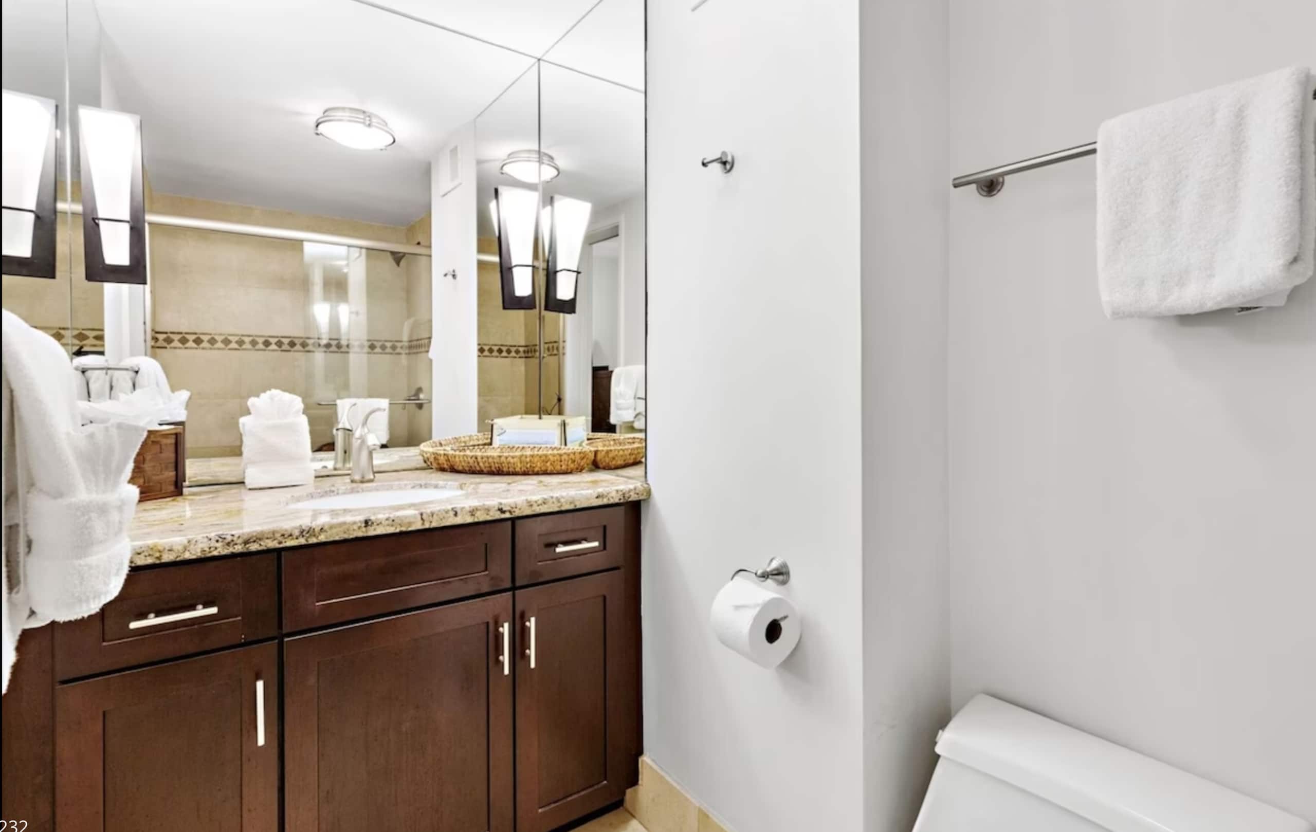 Condo in Lahaina · ★4.92 · 2 bedrooms · 3 beds · 2 baths - Image 25