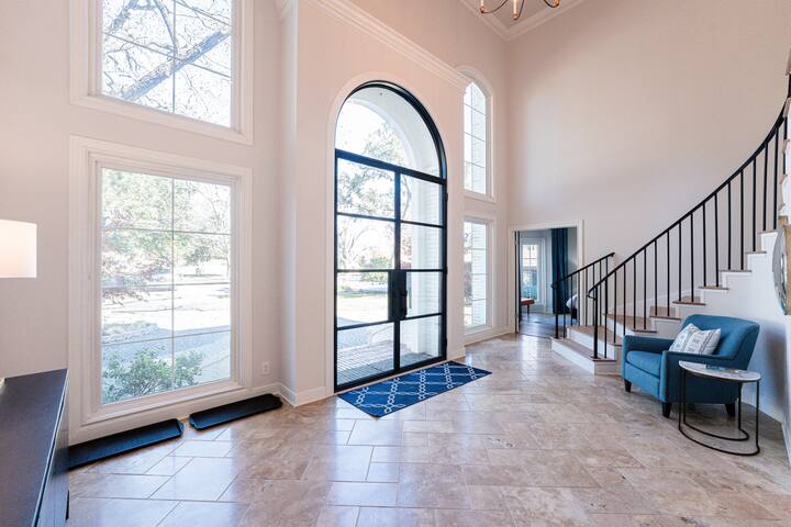 Luxe Austin-Area Retreat for Groups & Gatherings gallery image 5