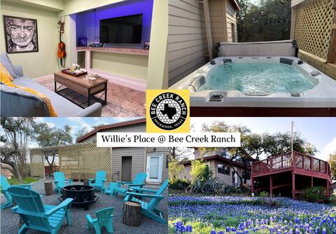 Prvt Hot Tub, Firepit, Views, Willie Nelson Theme