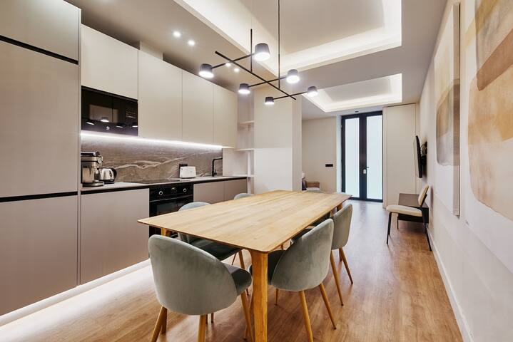 Gran Via X 3BR 3BH gallery image 3