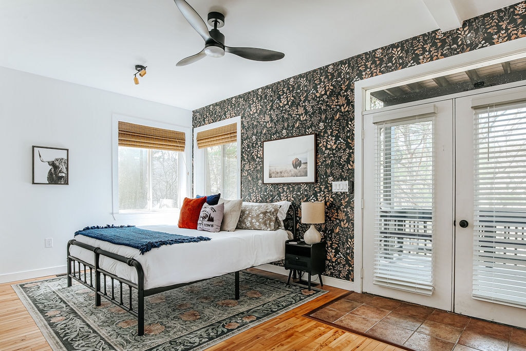 Ridgeview: King bed, balcony, rustic rad wallpaper.