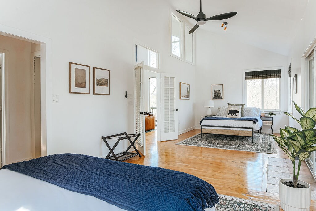 Ridgeview: Bedroom three has two queen beds.