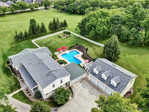 Louisville Country Manor - Pool & Pickleball!