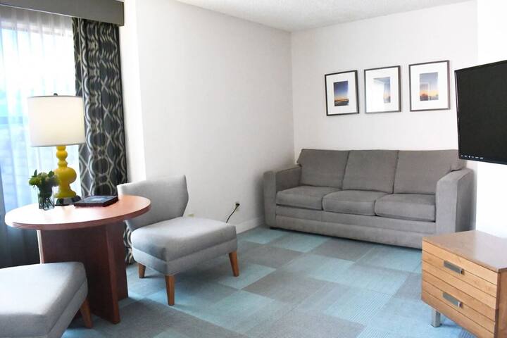 2BR Suite at La Jolla Cove Hotel & Suites! Pool! gallery image 2