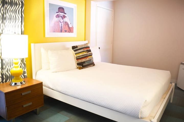 2BR Suite at La Jolla Cove Hotel & Suites! Pool!