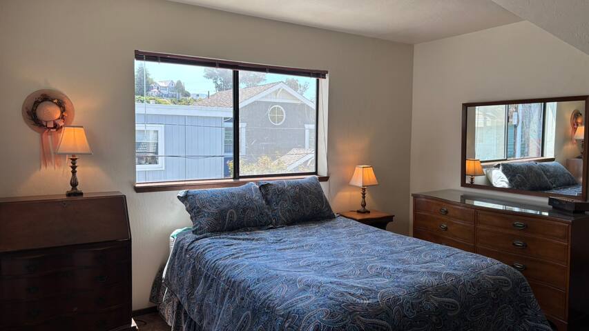 Ocean View Home – Rooftop Deck & Pet-Friendly gallery image 4