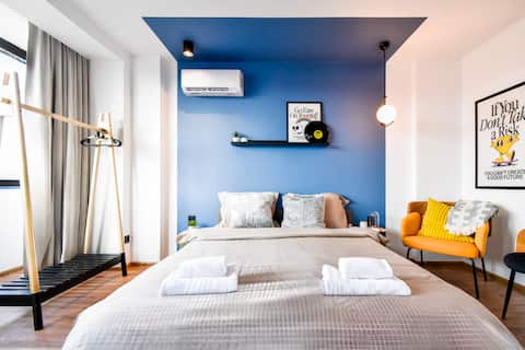 4 BDR + 2 BTH | Netflix | Panorama Views