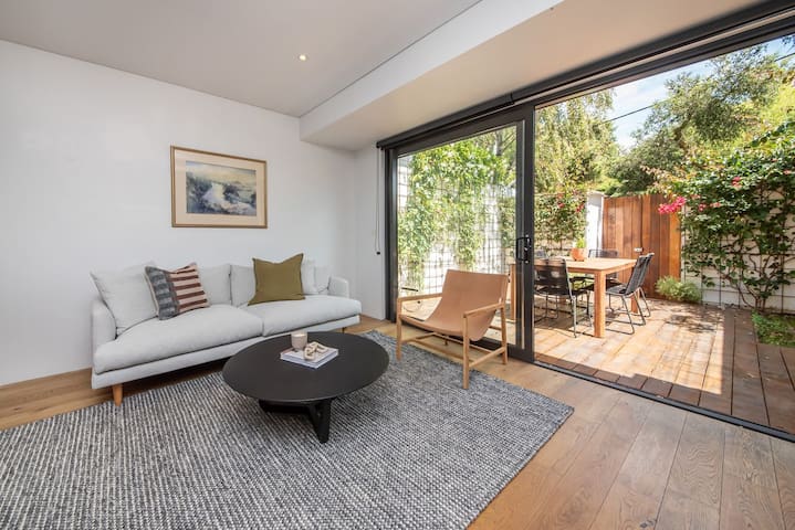 Mister Montague gallery image 2