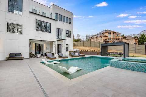 Luxury 5BR Retreat w/ Pool, Hot Tub, Basketball