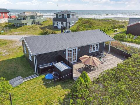 "Baarde" - 60m from the sea by Interhome