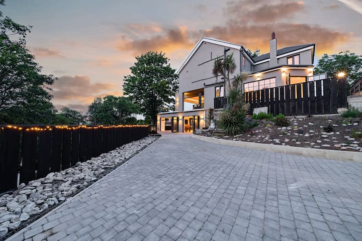 The Ridge London: Luxury Designer Villa with spa