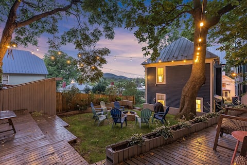Hilltop Hideaway: Fenced Yard, Walkable