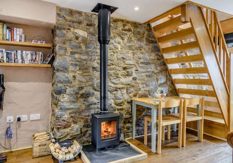 Stable Cottage-Rated 5 * by Visit Wales