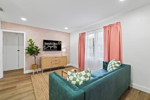 Top Airbnb: “Perfectly Peachy” Game Room, Grill in Southside Estates