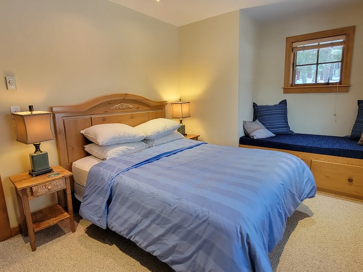 Hiker's Hideout - Scenic Cabin Getaway near Mazama - Cabins