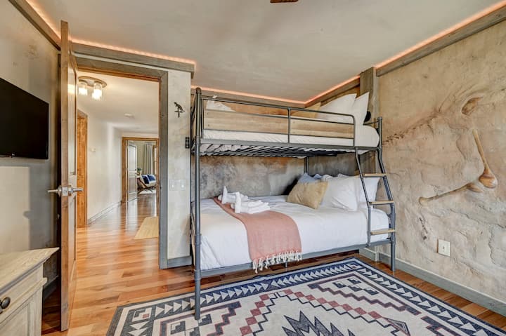 MIESTNOSŤ S DINOSAURAMI