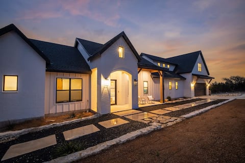 Pet friendly | Outdoor Grill | Sleeps 12 | Games