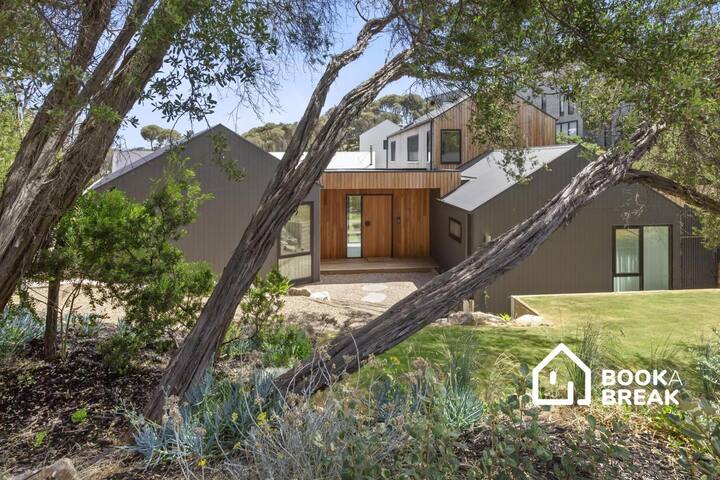 Villa Aquarius – Gas Heated Pool & Spa Luxury gallery image 2