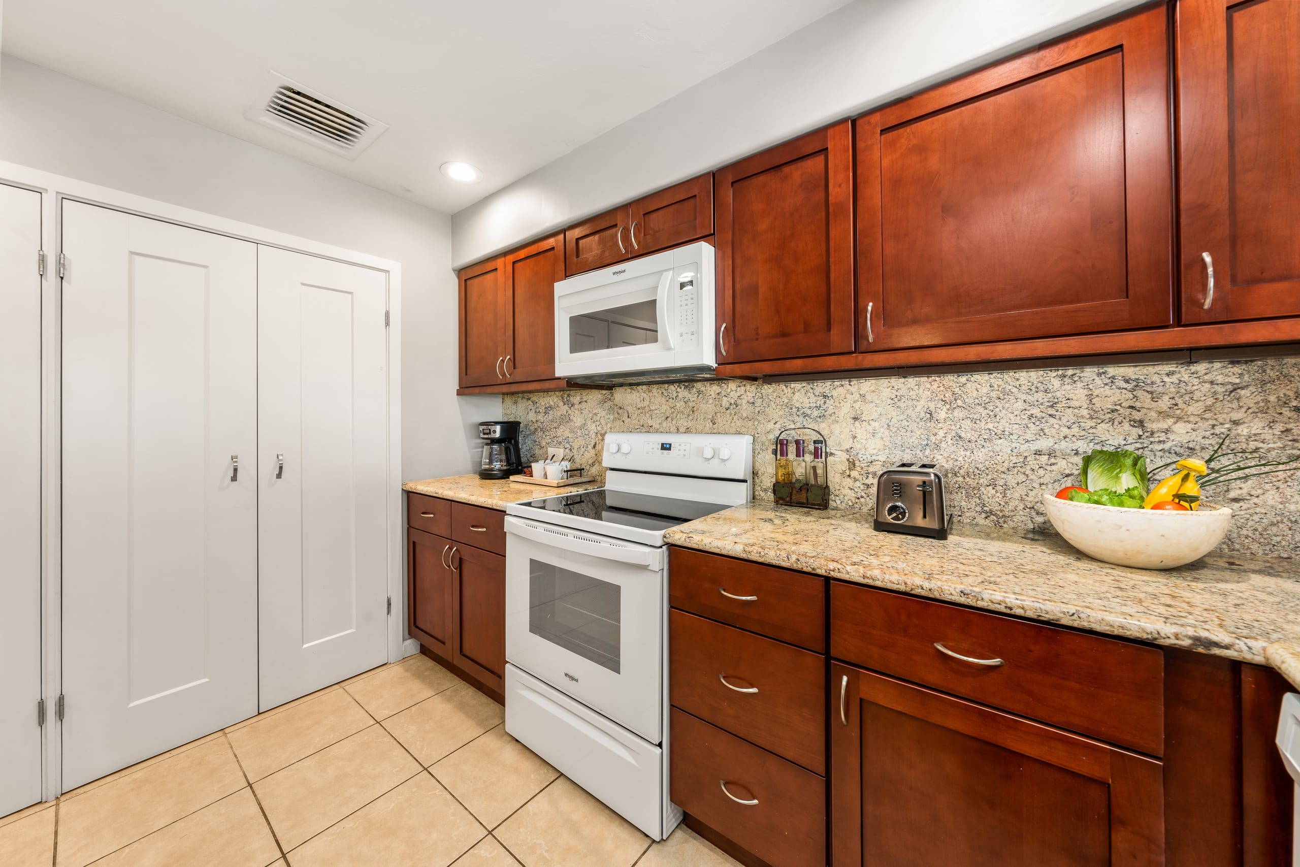 Condo in Lahaina · ★4.86 · 2 bedrooms · 4 beds · 2 baths - Image 16