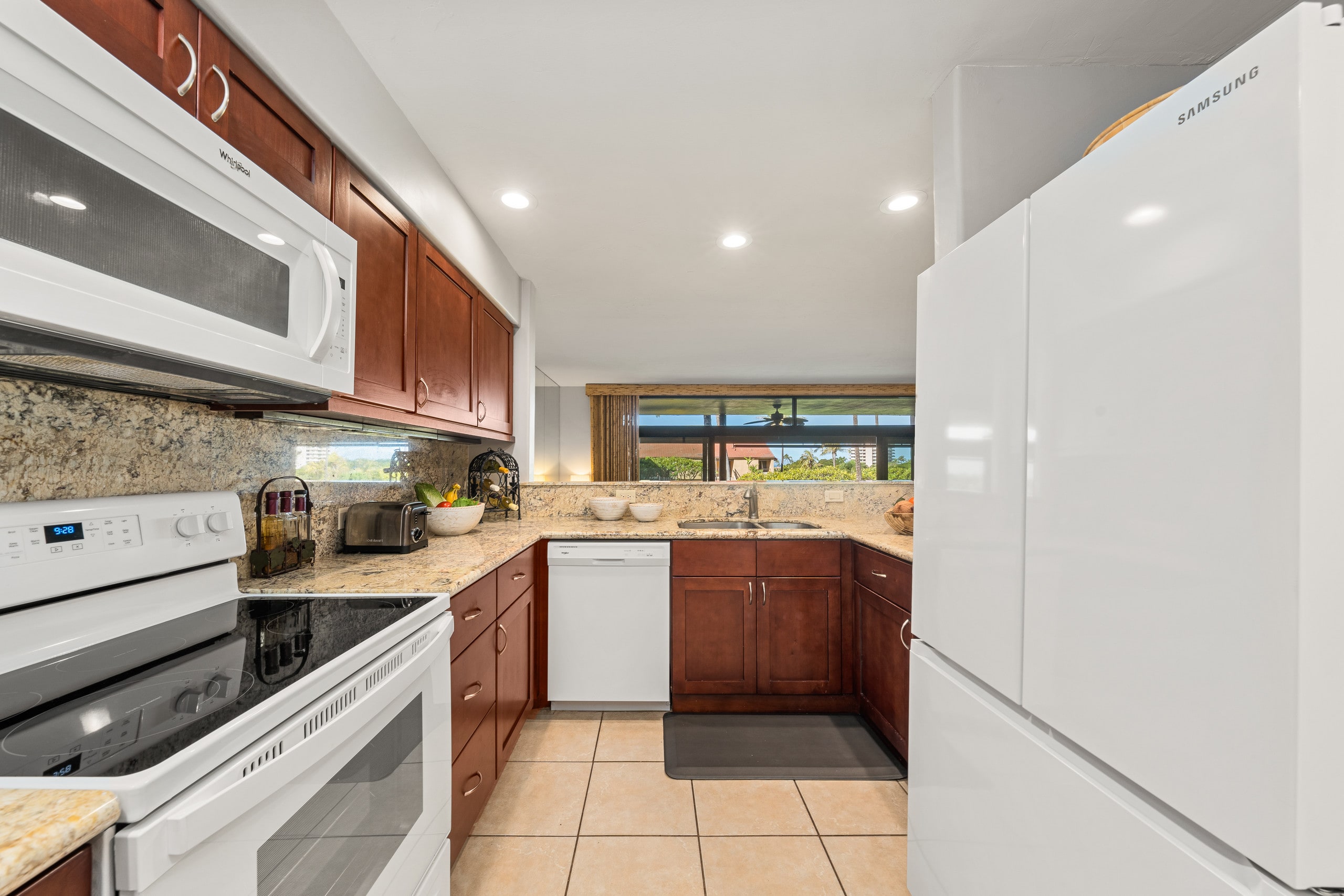 Condo in Lahaina · ★4.86 · 2 bedrooms · 4 beds · 2 baths - Image 17