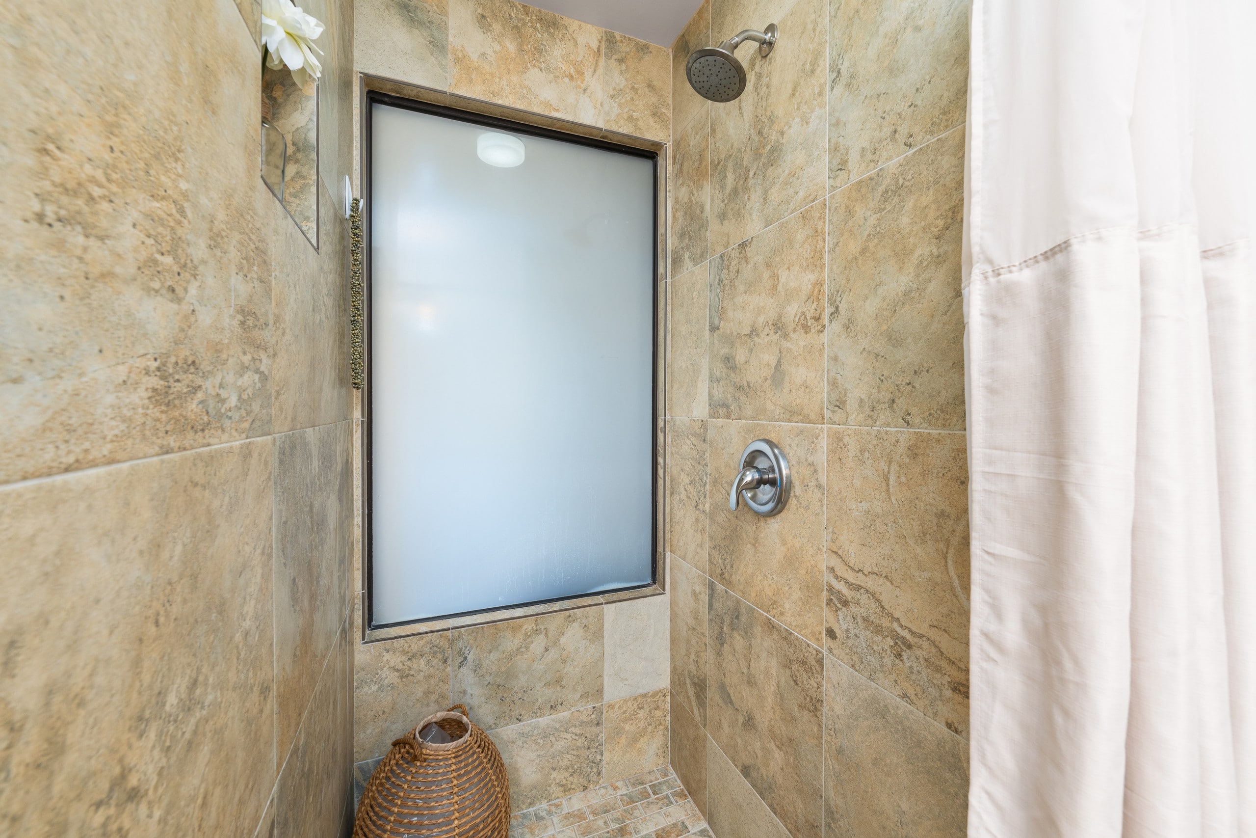 Condo in Lahaina · ★4.86 · 2 bedrooms · 4 beds · 2 baths - Image 31